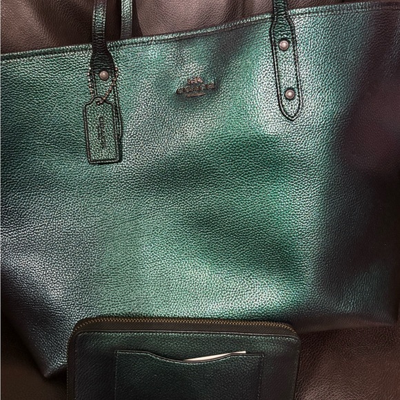 Coach oil slick Tote Bag with matching wallet! - Picture 2 of 5